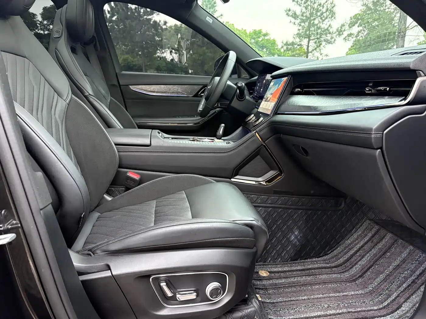 Lynk & Co 09 EM-P 2021 2.0T PHEV Ultra 6-seater фото 18