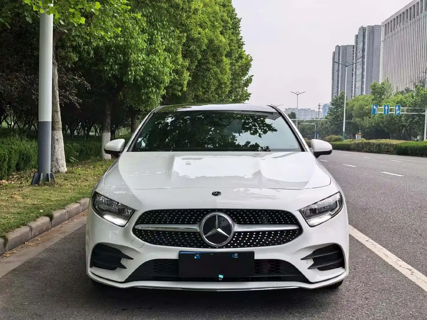 Mercedes-Benz A-Class 2019 A 180 L Sport Sedan фото 2