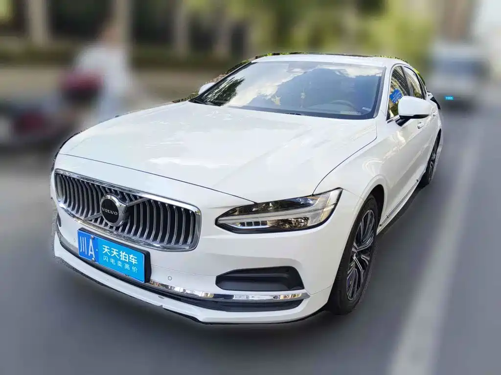 Volvo S90 2022 B5 Momentum Luxury Edition