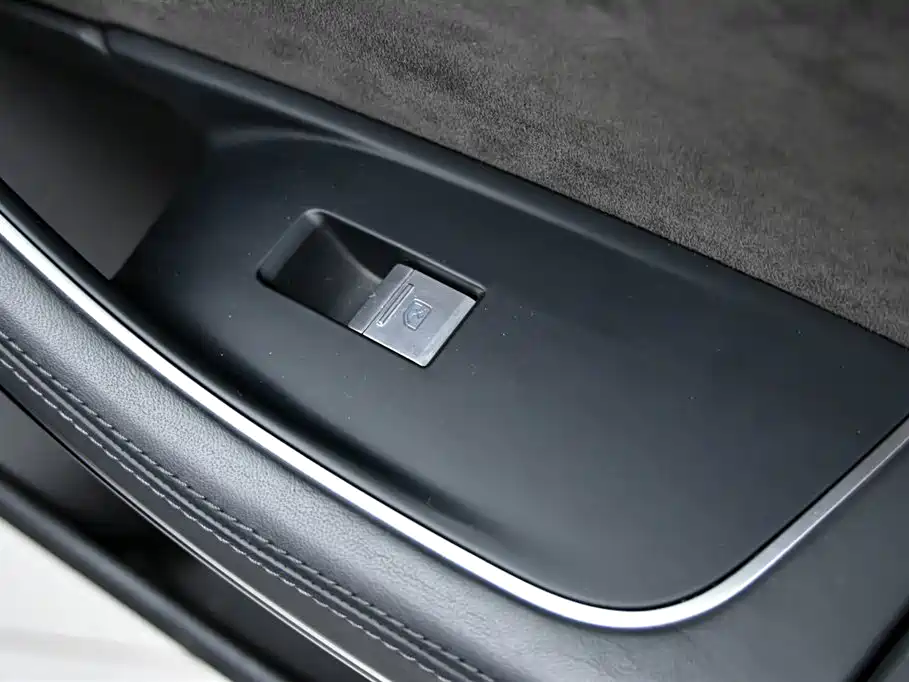Audi A8 New Energy 2022 A8L 60 TFSIe quattro Collector's Edition фото 32