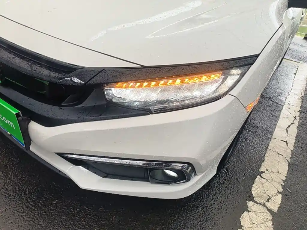 Фото 24 - Honda Civic