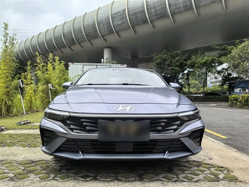 Hyundai Elantra 2023 Model 1.5L CVT LUX Premium Edition фото 7