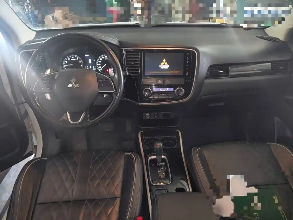 Mitsubishi Outlander 2021 2020 2.4L 4WD Luxury 5-seater