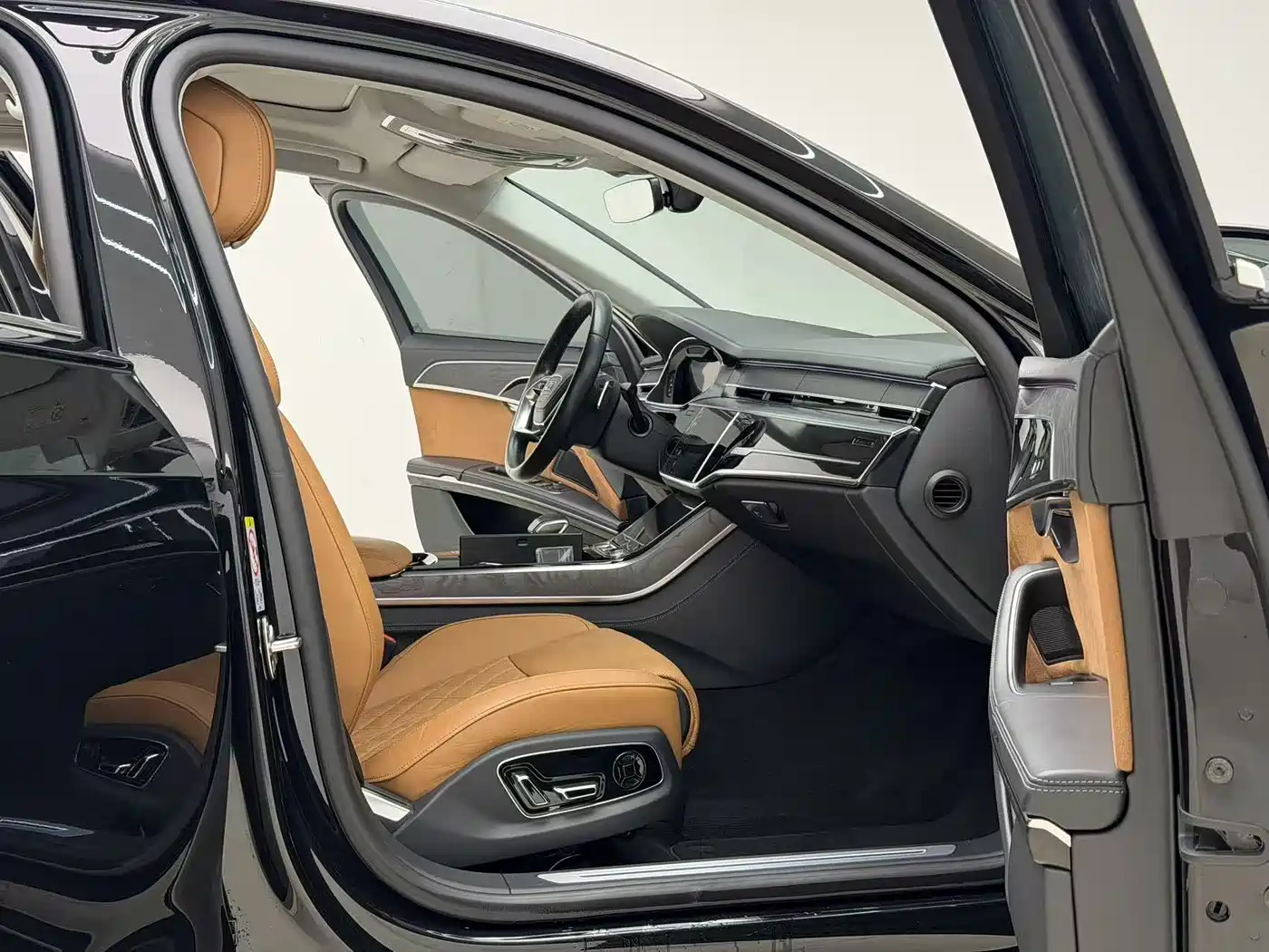 Audi A8 2023 A8L 50 TFSI quattro Exclusive фото 31