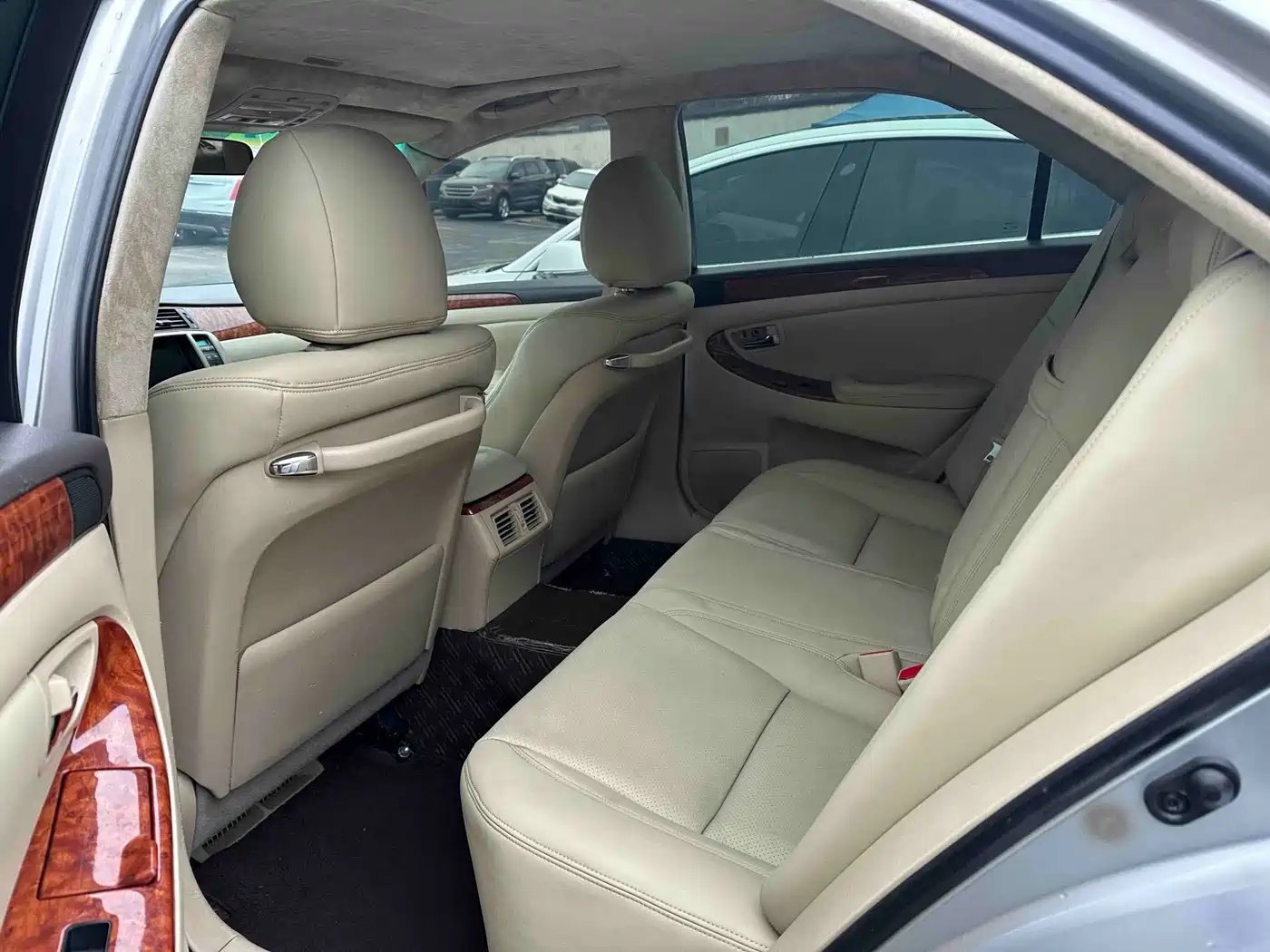 Photo 4 - Toyota Crown