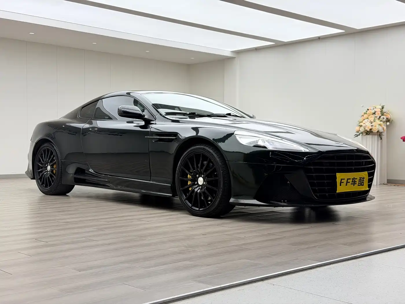 Aston Martin DB9 2011 6.0L Touchtronic Coupe фото 11