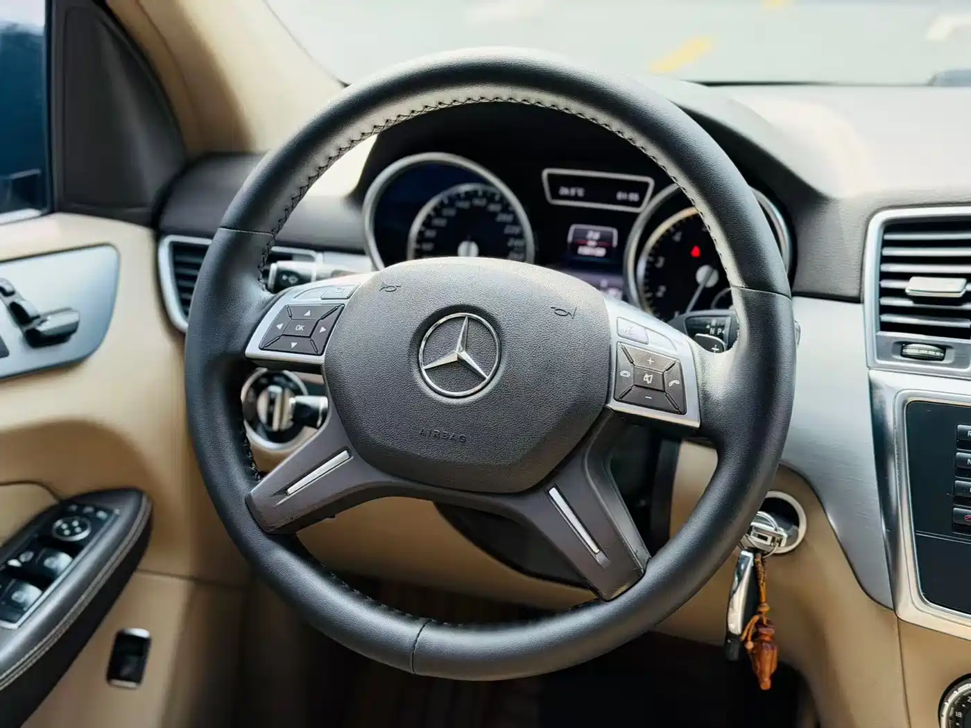 Mercedes-Benz M-Class 2014 ML 320 4MATIC фото 4