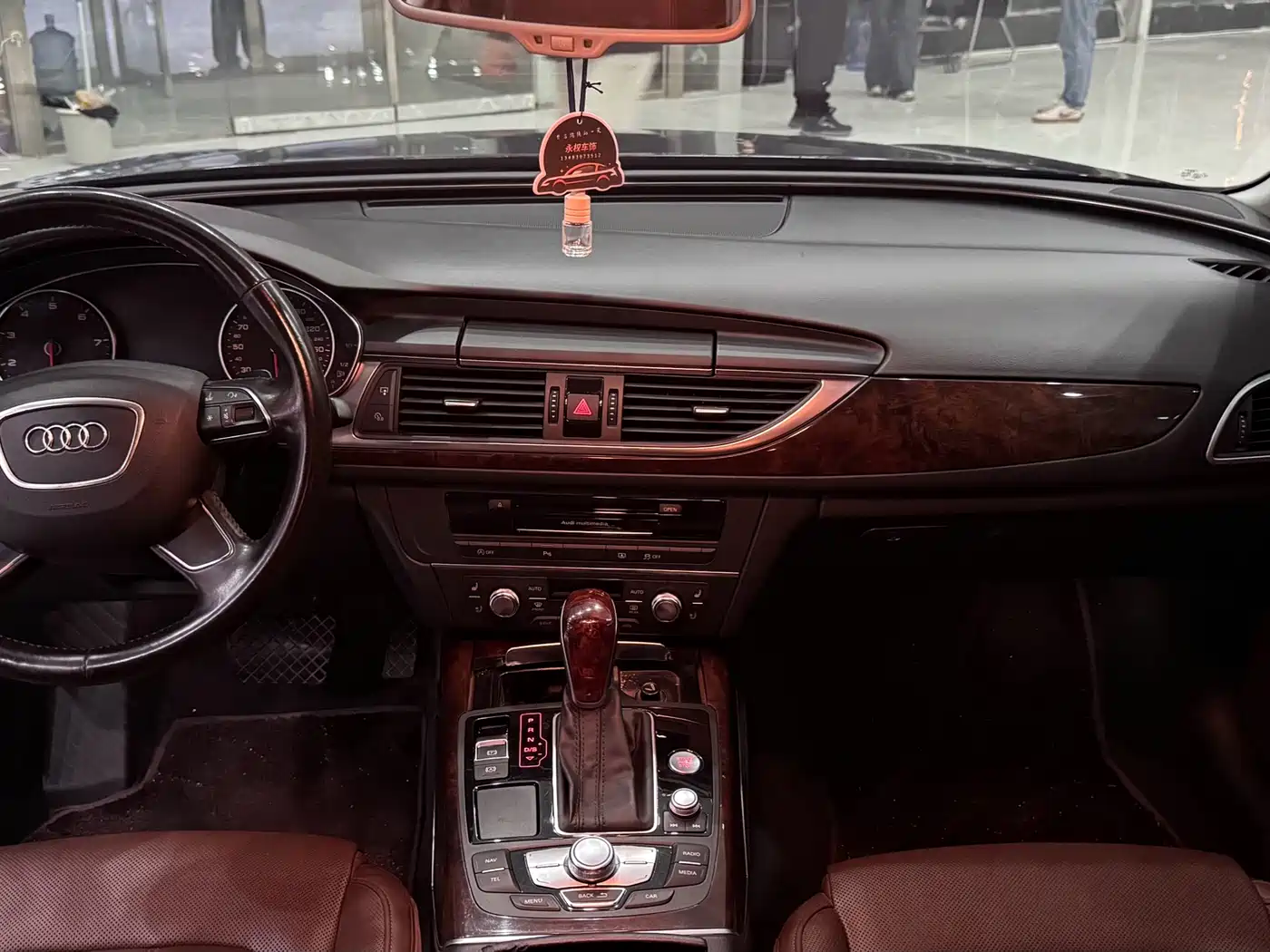 Фото 5 - Audi A6L