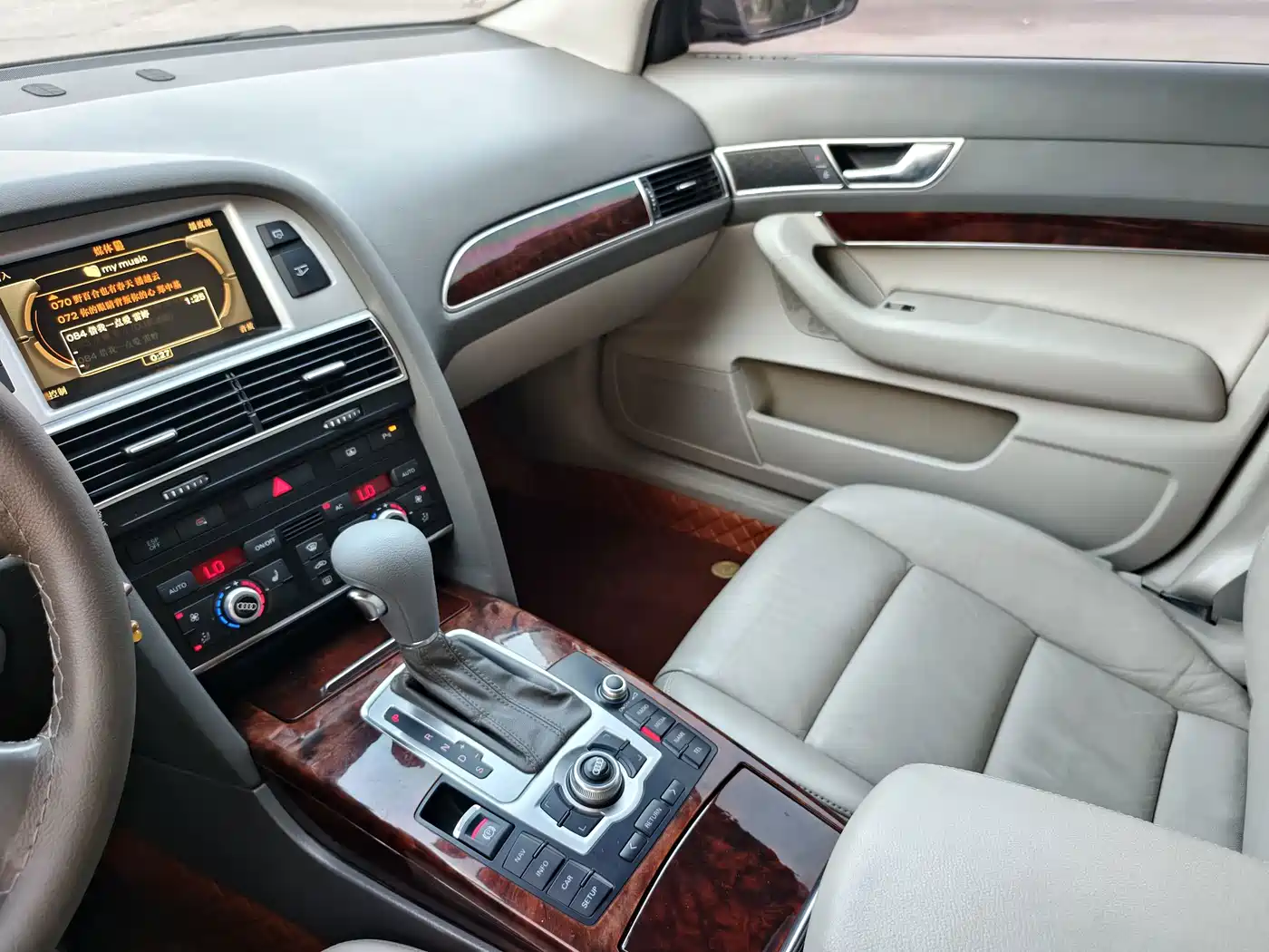 Фото 12 - Audi A6L