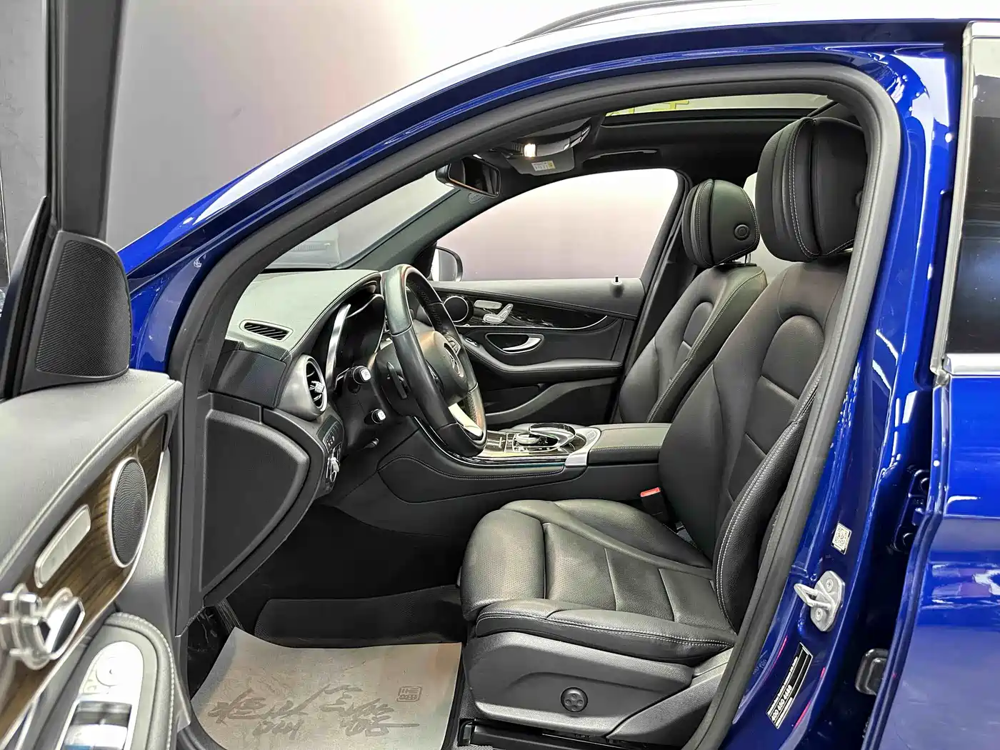 Mercedes-Benz GLC 2019 GLC 260 4MATIC Luxury фото 3
