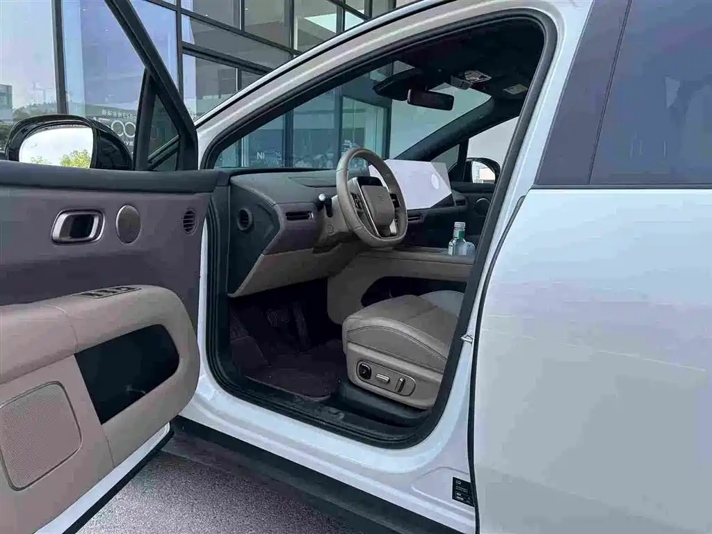 Li Auto i6 2025 2025 4WD Base Model
