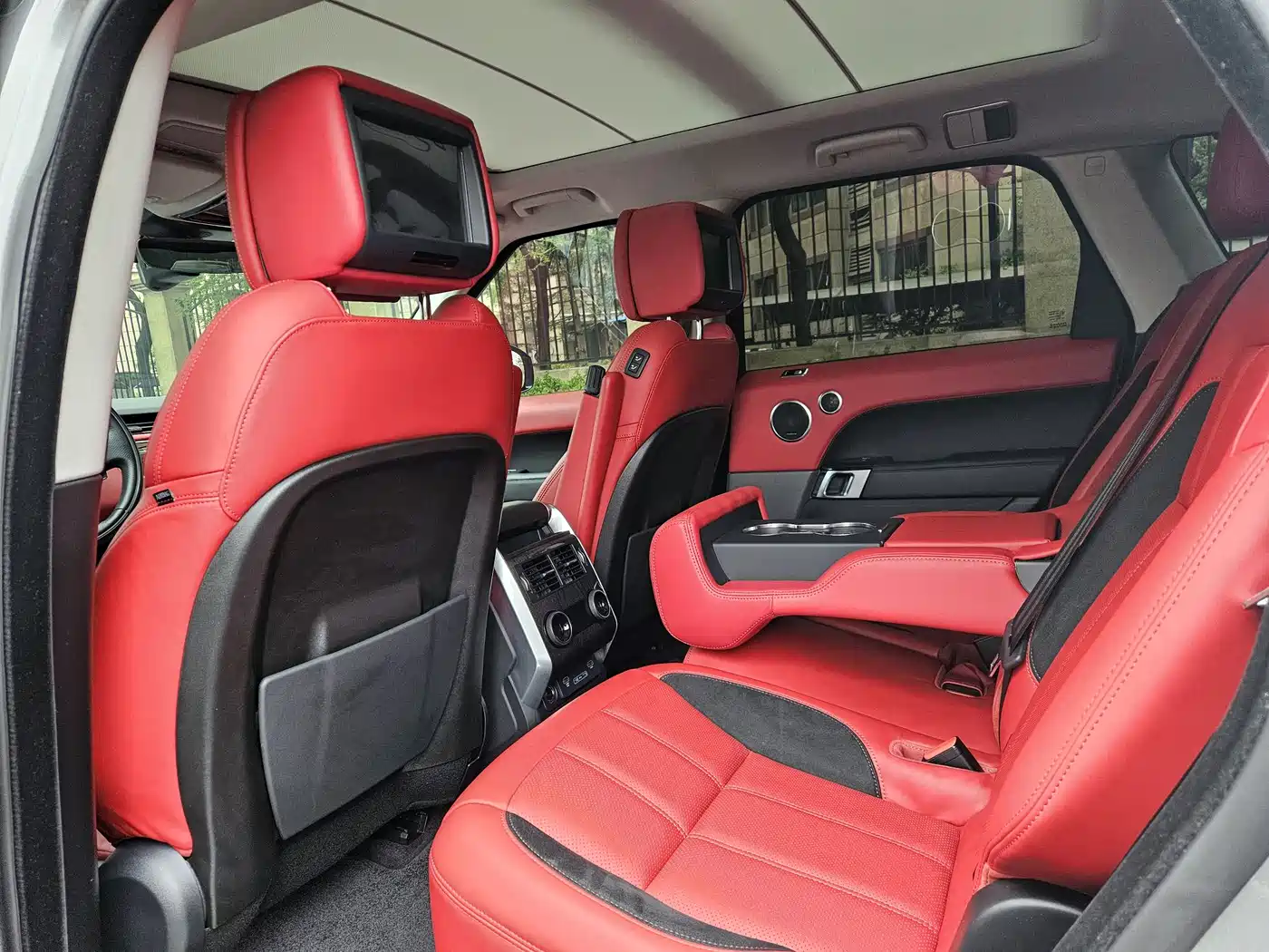 Land Rover Range Rover Sport 2021 3.0 L6 Gloss Black Edition фото 8