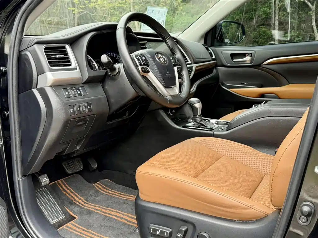 TOYOTA HIGHLANDER