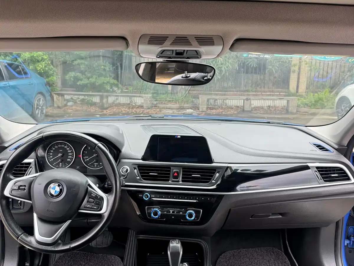 BMW 1 Series 2017 118i Sport фото 7