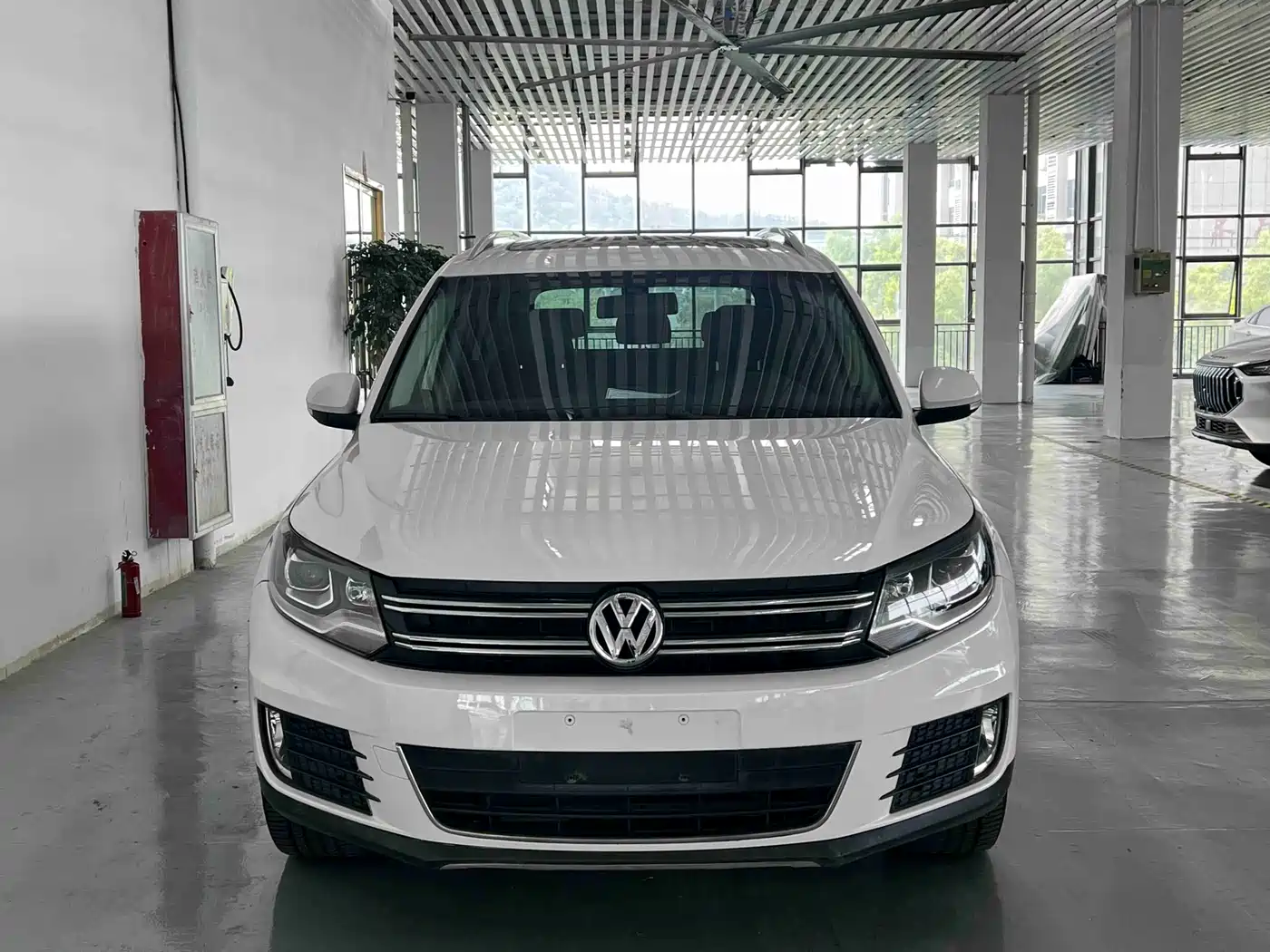 VOLKSWAGEN TIGUAN