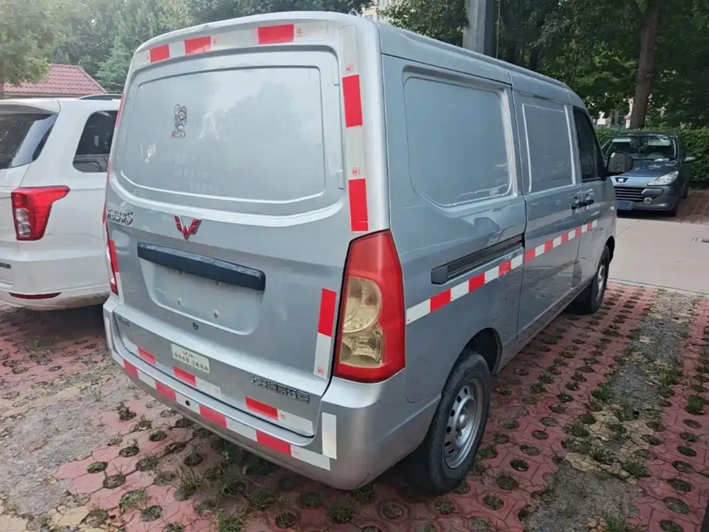 Wuling Motors Wuling Rongguang S 2023 2021 Model 1.2L Basic Enclosed Van 2-Seater LSI