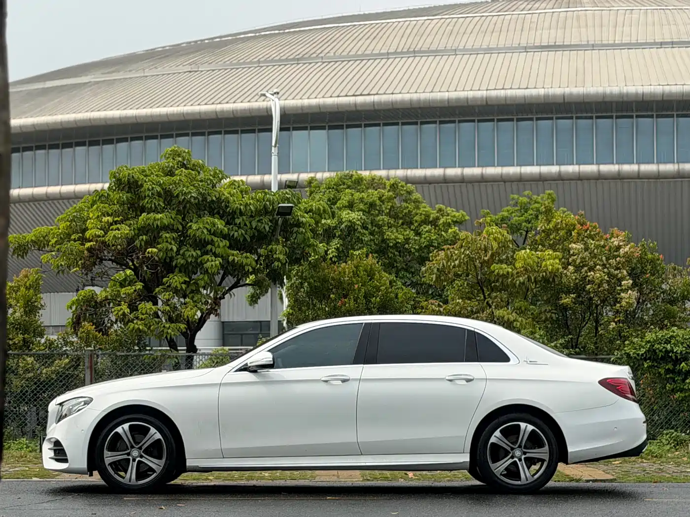 Mercedes-Benz E-Class 2016 E 200 L Sport Type фото 7
