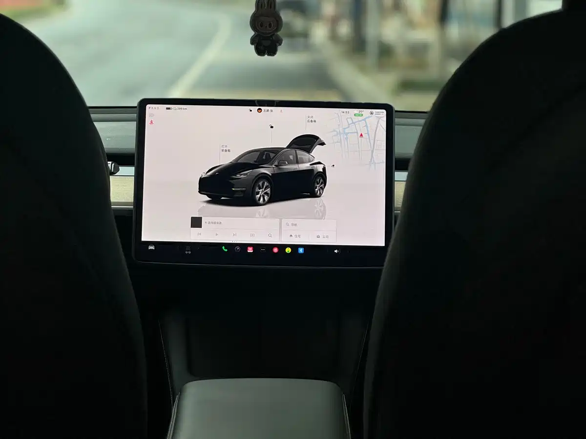 TESLA MODEL Y