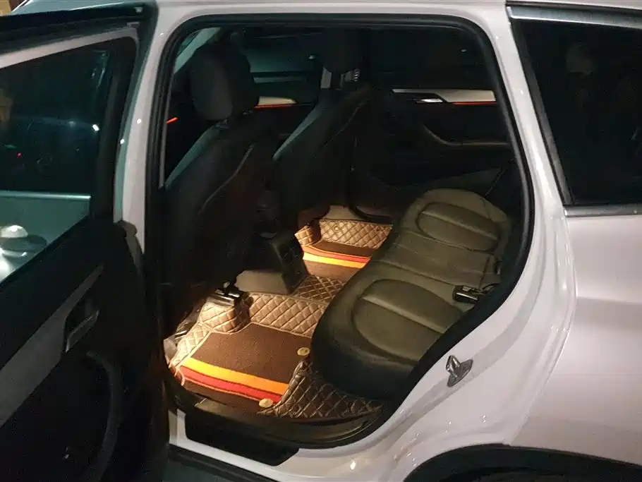 BMW X1 2018 sDrive20Li Leading Model фото 11