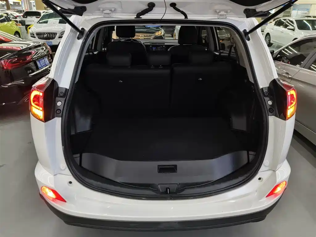 Toyota RAV4 Rongfang 2016 2.0L CVT 2WD Comfort (China V) фото 15