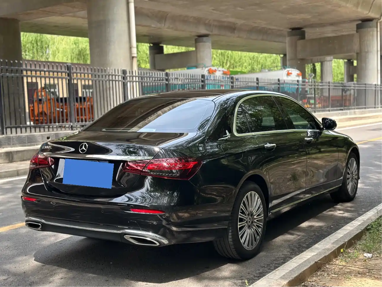 Mercedes-Benz E-Class 2023 E 300 L Fashion фото 5