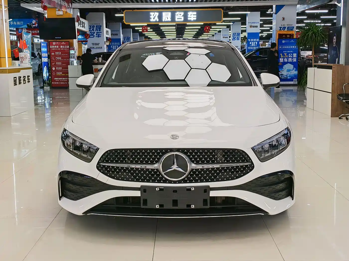Mercedes-Benz A-Class 2024 A 200 L Fashion Edition фото 2