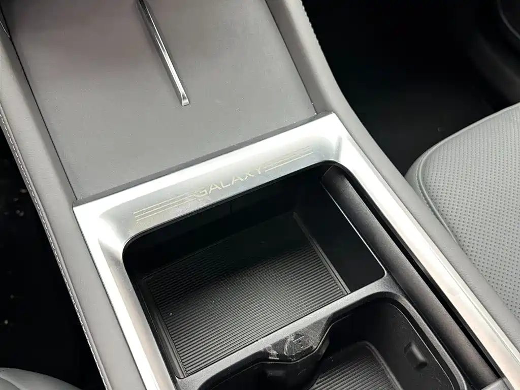Geely Galaxy Galaxy L7 2025 Model EM-i 115km Long Range Edition фото 17