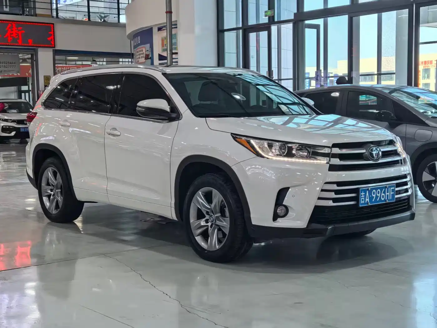 Toyota Highlander 2018 2.0T 4WD Luxury 7-seater China VI фото 3