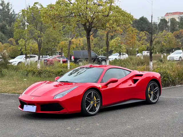 FERRARI 488