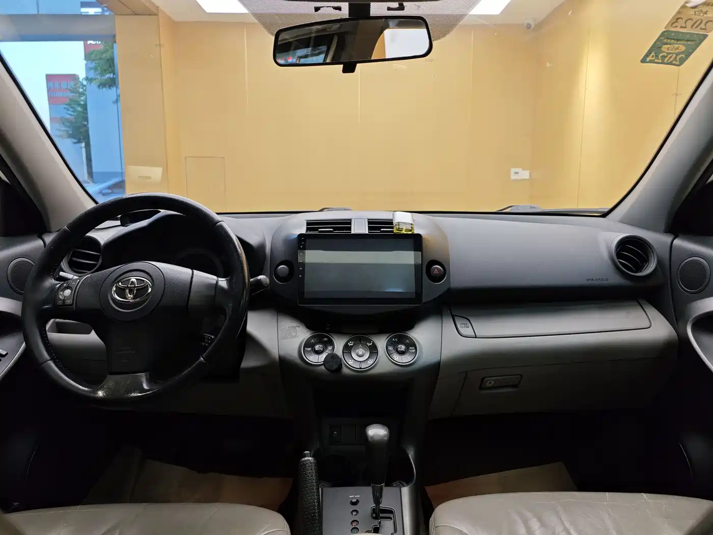 Toyota RAV4 Rongfang 2009 2.0L Automatic Luxury Edition фото 19