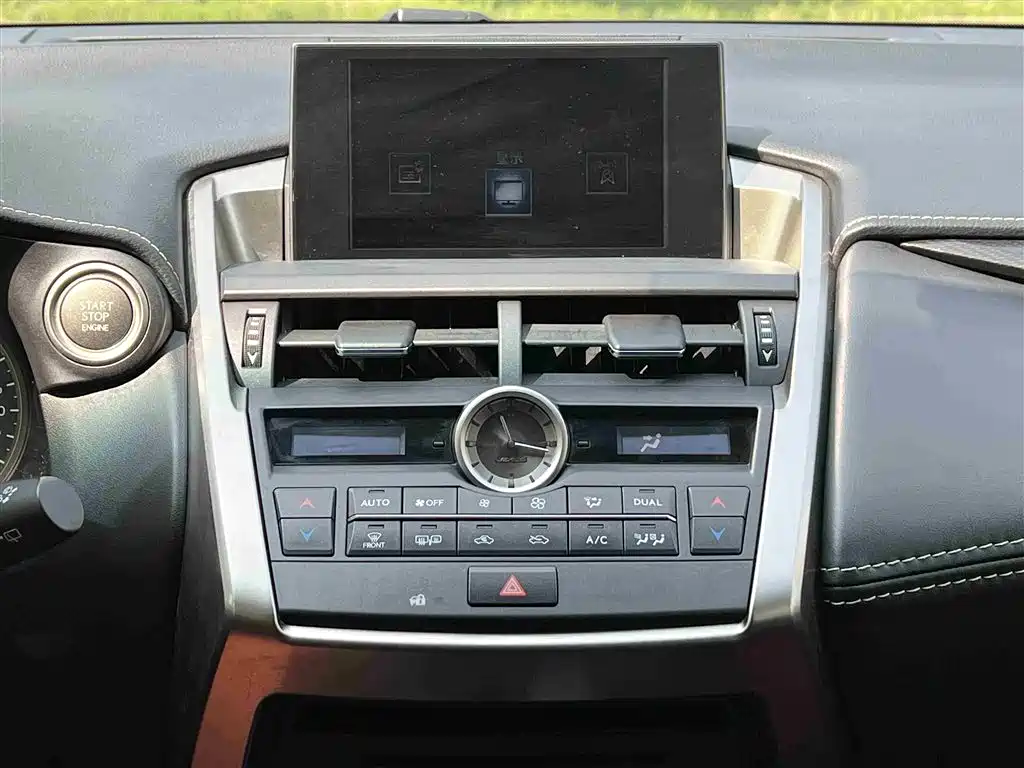 Lexus NX 2015 200 FWD Premium фото 19
