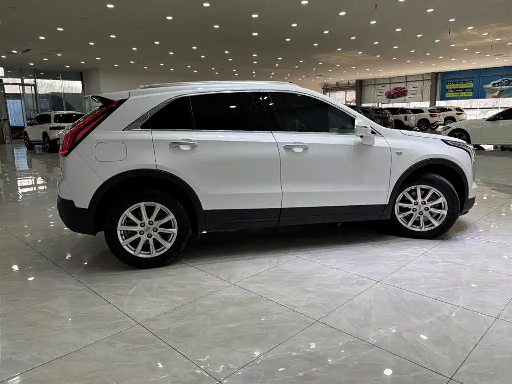 CADILLAC XT4