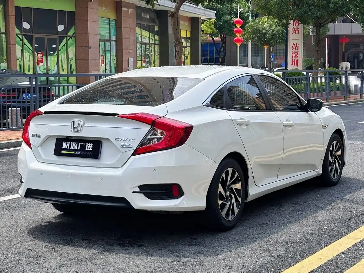 Фото 7 - Honda Civic