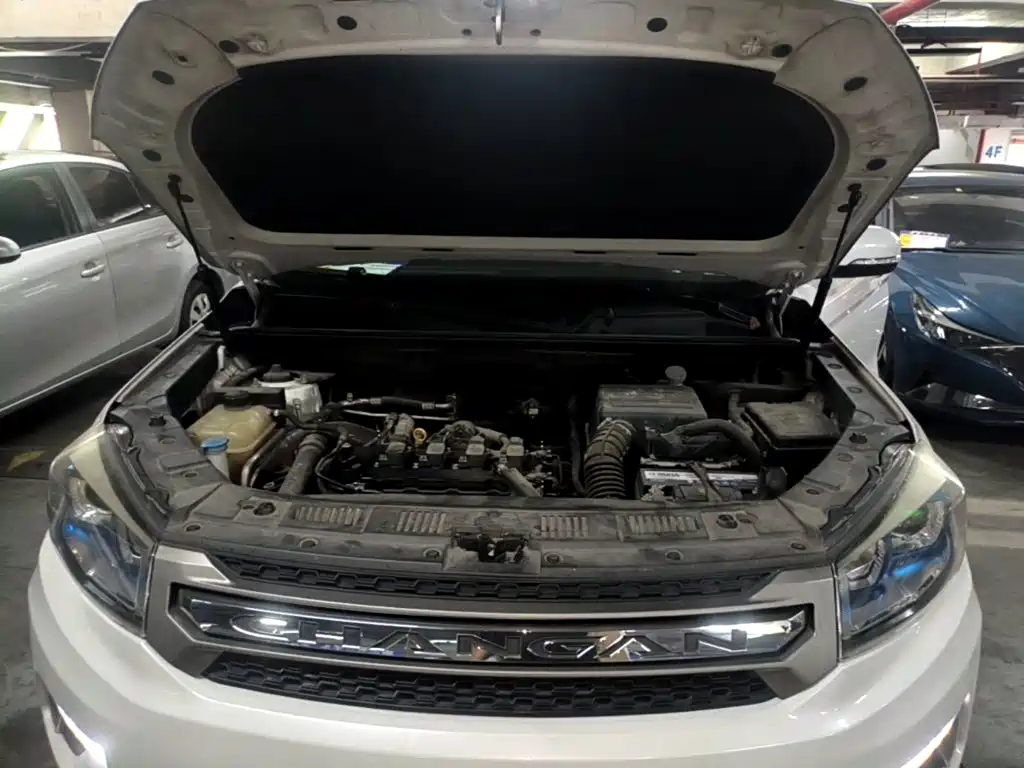 Фото 20 - Changan CS75