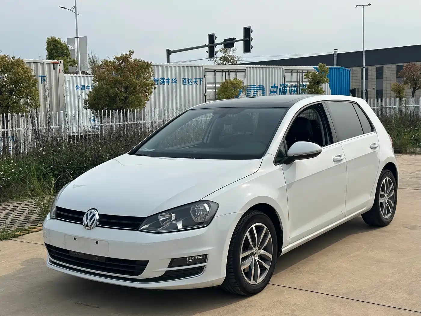 VOLKSWAGEN GOLF