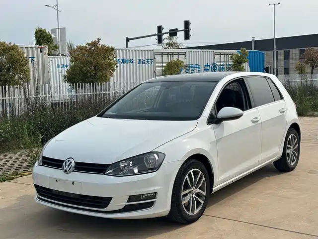 VOLKSWAGEN GOLF