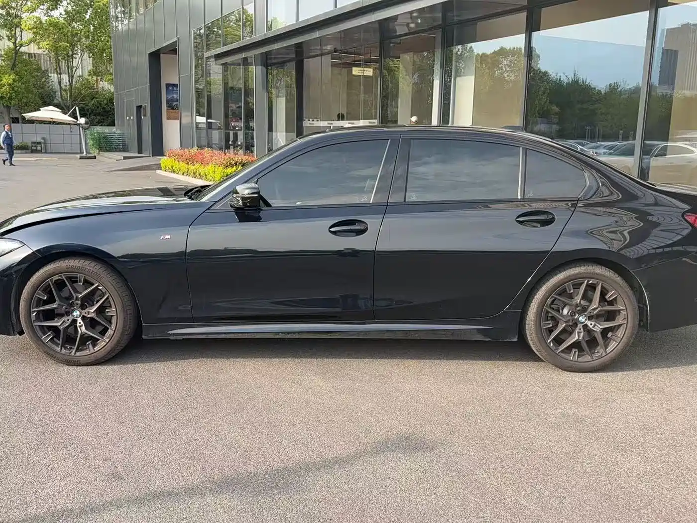BMW 3 Series 2025 330Li M Sport Night Edition фото 14