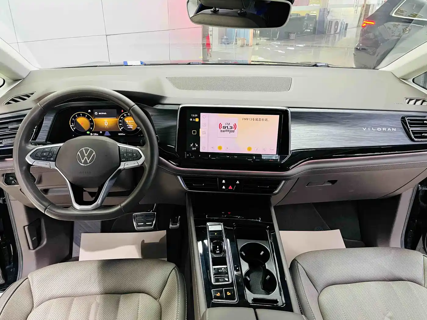 Volkswagen Viloran 2022 380TSI Premium Edition фото 8