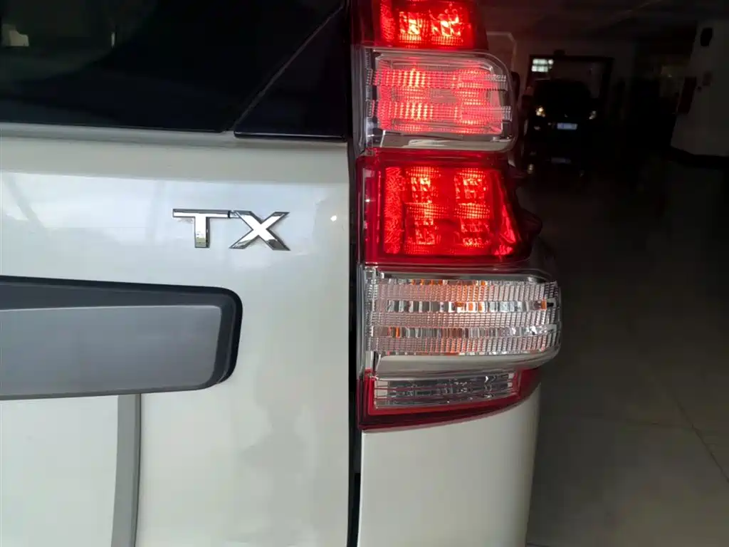 Toyota Prado 2015 2.7L Automatic Luxury фото 8