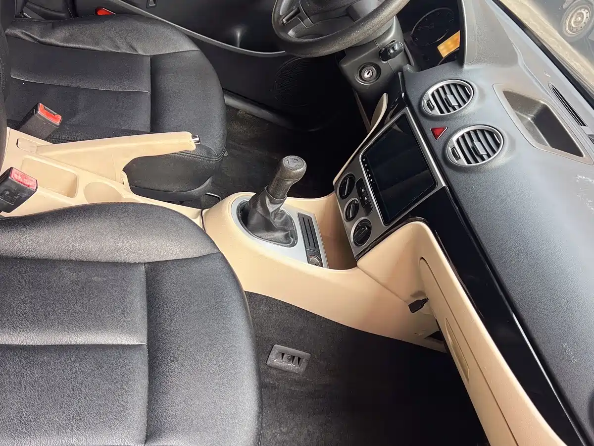Volkswagen Lavida 2011 1.6L Manual Leisure Edition фото 4