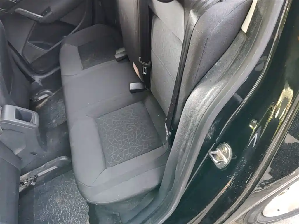 Volkswagen Lavida 2013 Facelift Classic 1.6L Automatic Trend фото 17