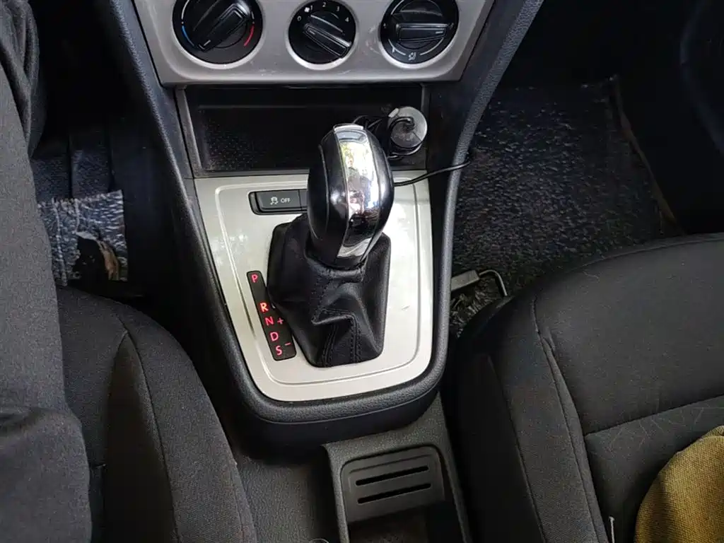 Volkswagen Lavida 2013 Facelift Classic 1.6L Automatic Trend фото 14