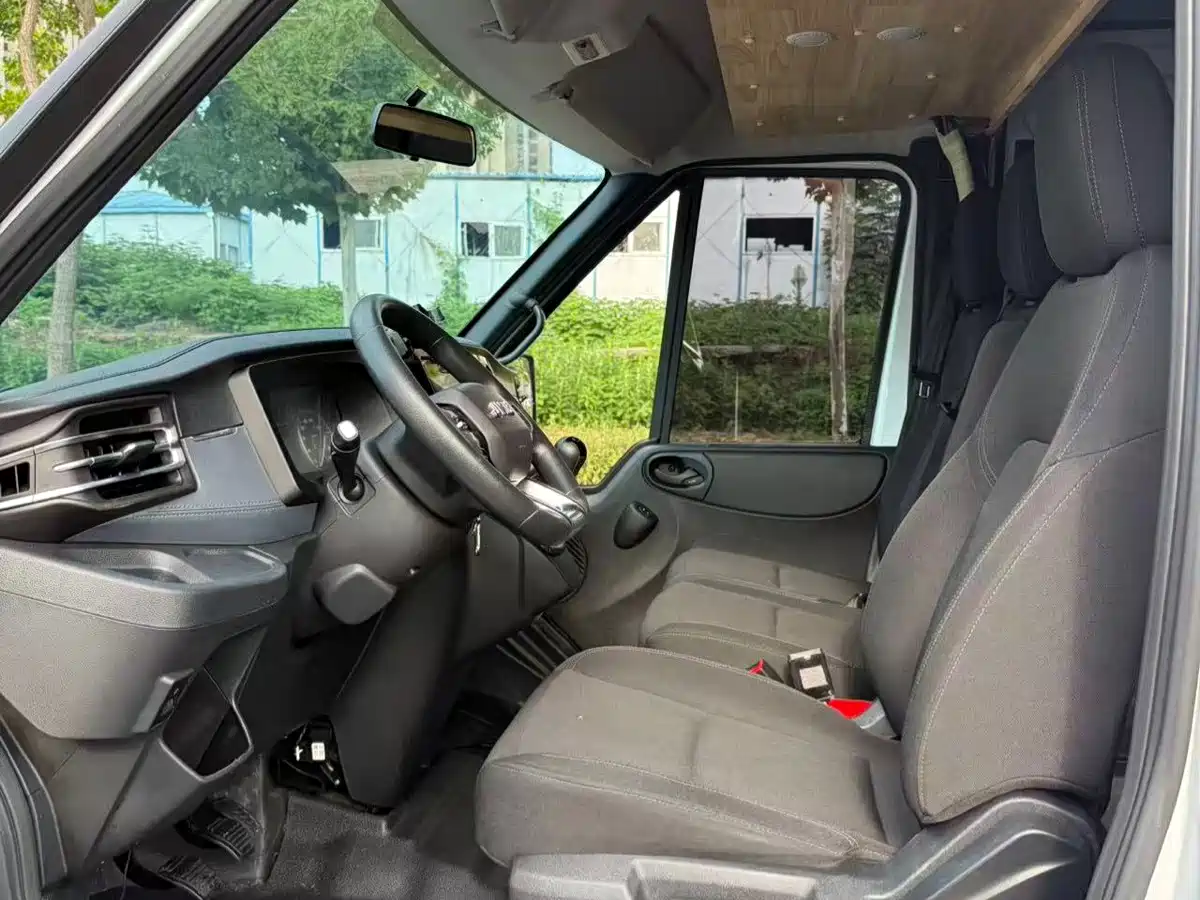 Jiangling JMC Fushun 2024 2022 2.0T Manual Multi-purpose Passenger Vehicle Medium Wheelbase High Roof 6-7 seater