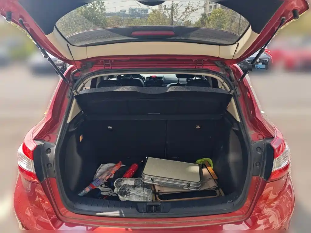 Photo 15 - Nissan Tiida