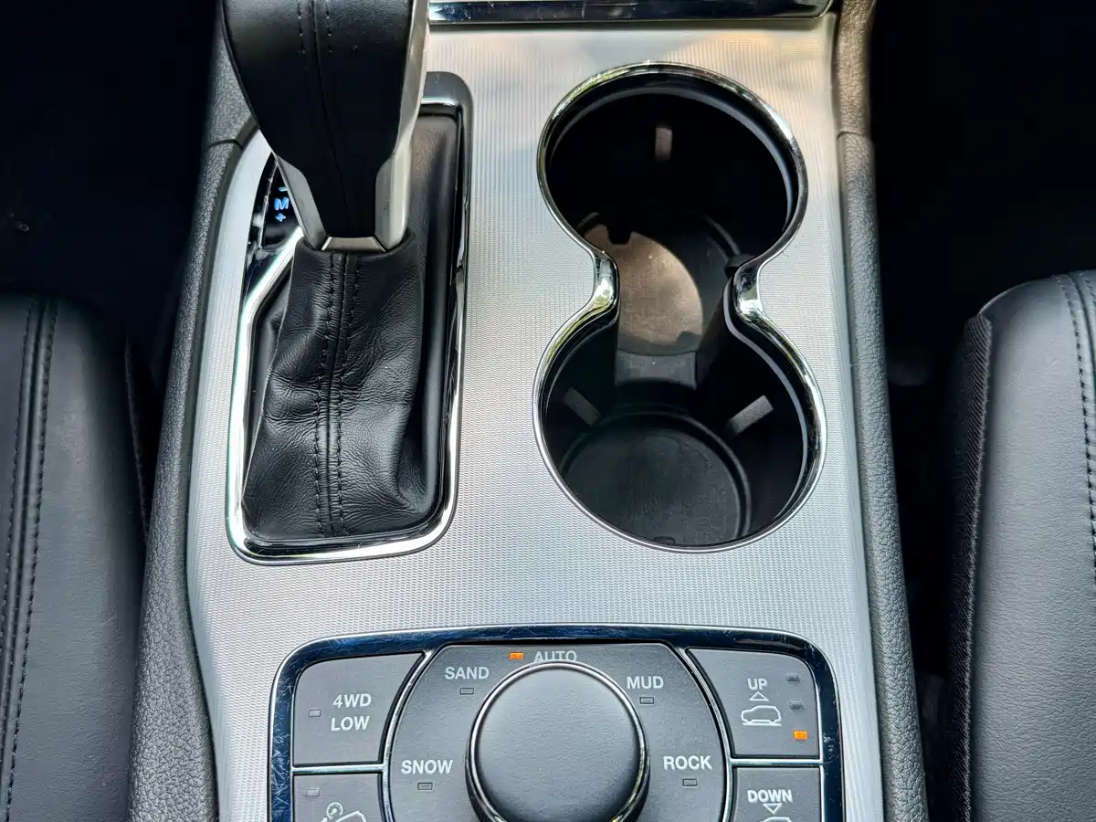 صورة 17 - Jeep Grand Cherokee (Import)