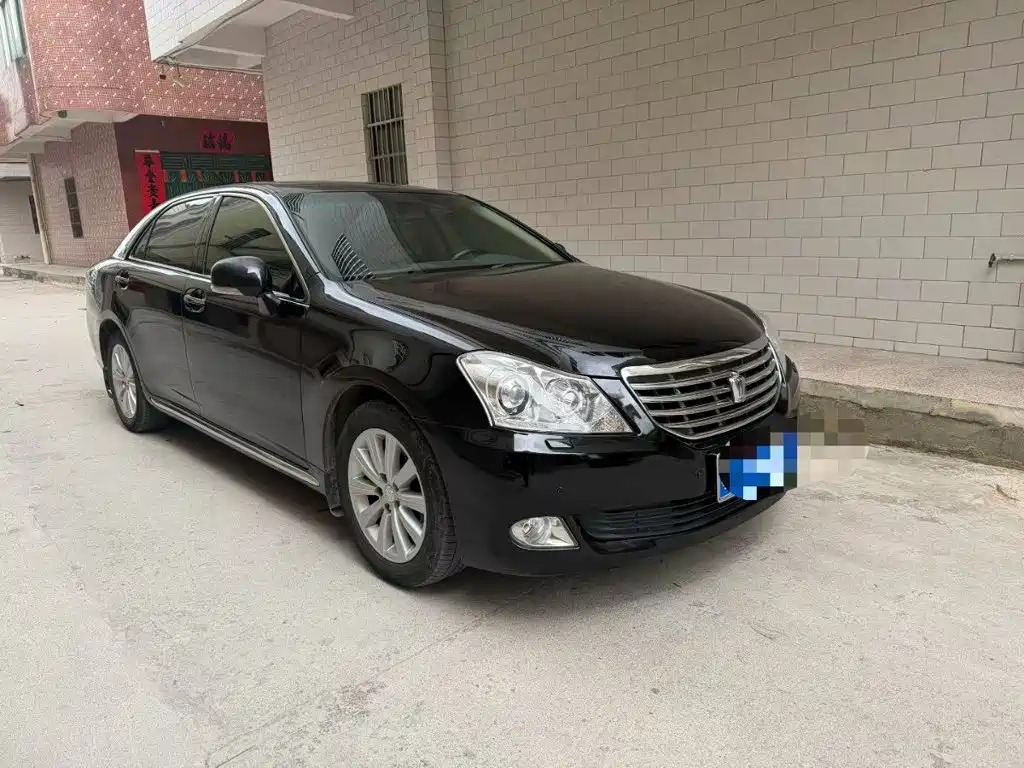 Photo 3 - Toyota Crown