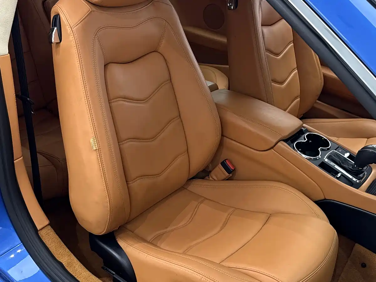 Maserati GranTurismo 2015 2007 4.2L Standard