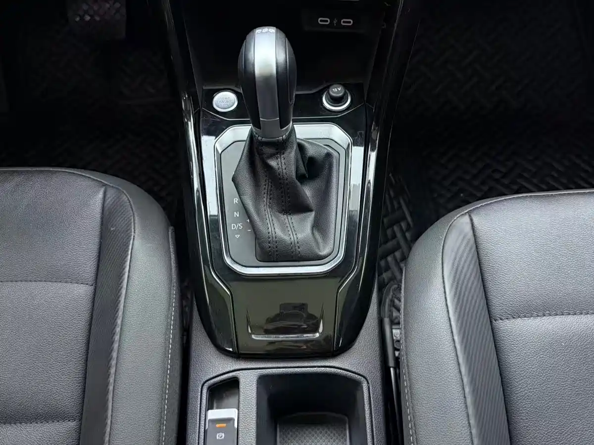 Volkswagen T-ROC 2022 280TSI DSG 2WD Comfort PLUS фото 11