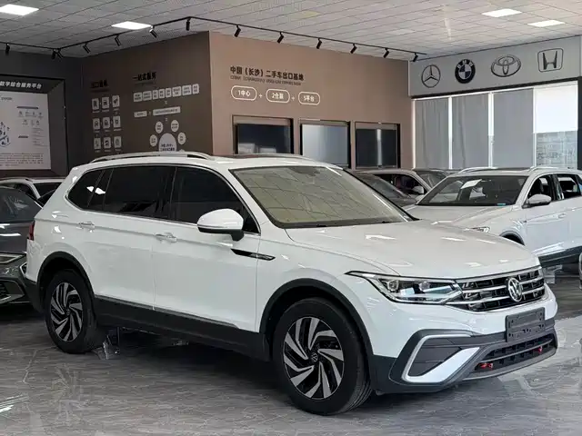 Volkswagen Tiguan L 2023 280TSI 2WD Trend Limited Edition — фото 3