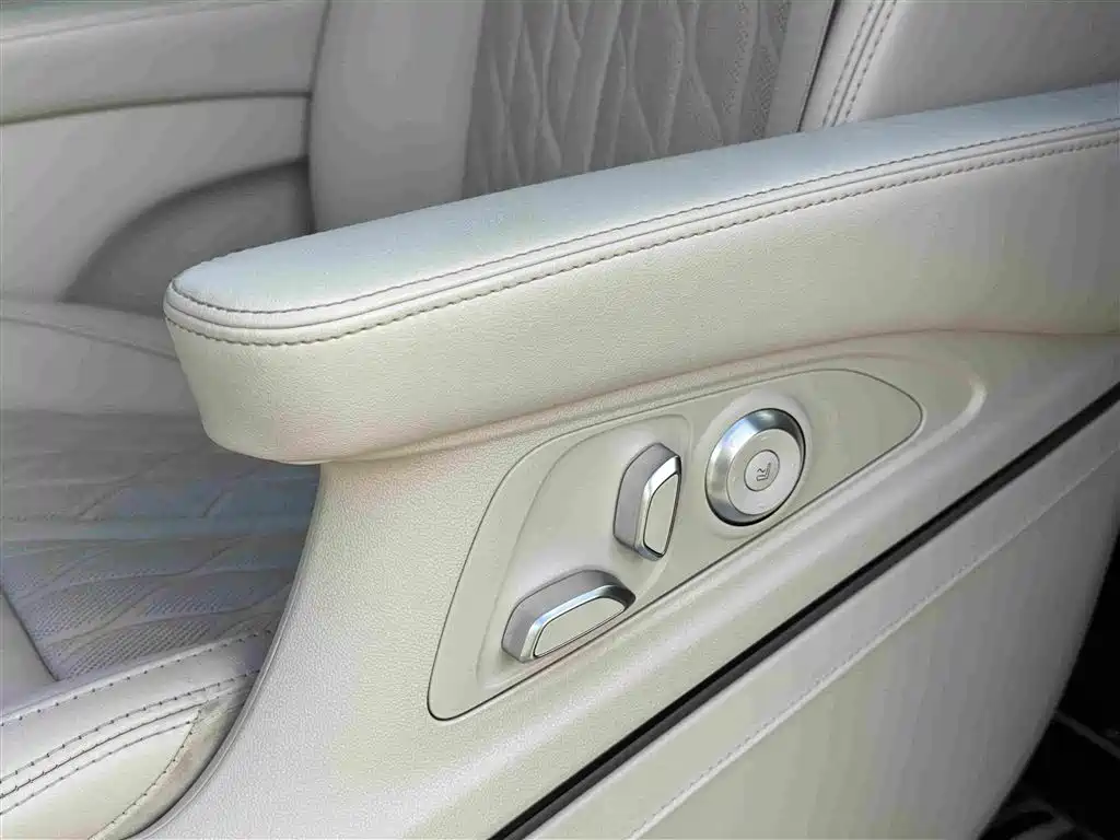 Photo 17 - Buick GL8